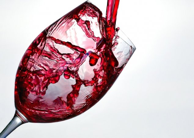 Perchè roteare il vino nel bicchiere? - Villa Mattielli